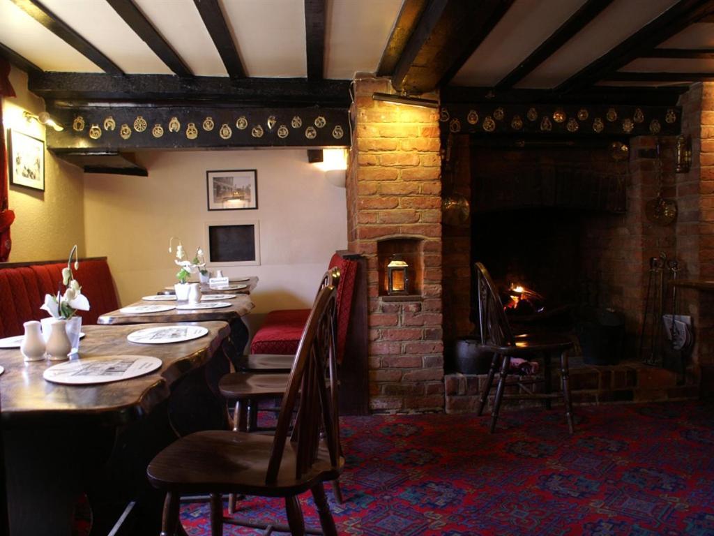 אמרשם The Saracens Head Inn מראה חיצוני תמונה