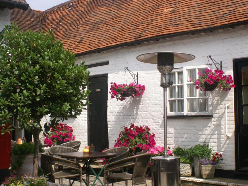 אמרשם The Saracens Head Inn מראה חיצוני תמונה