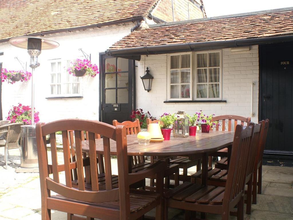 אמרשם The Saracens Head Inn מראה חיצוני תמונה