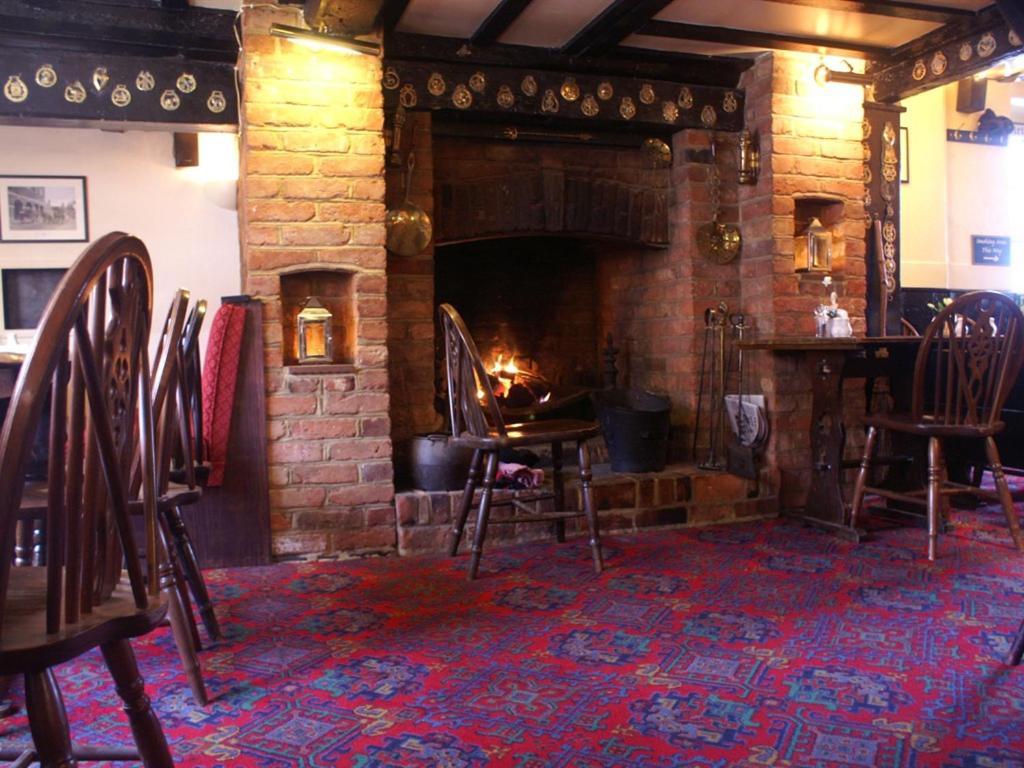 אמרשם The Saracens Head Inn מראה חיצוני תמונה