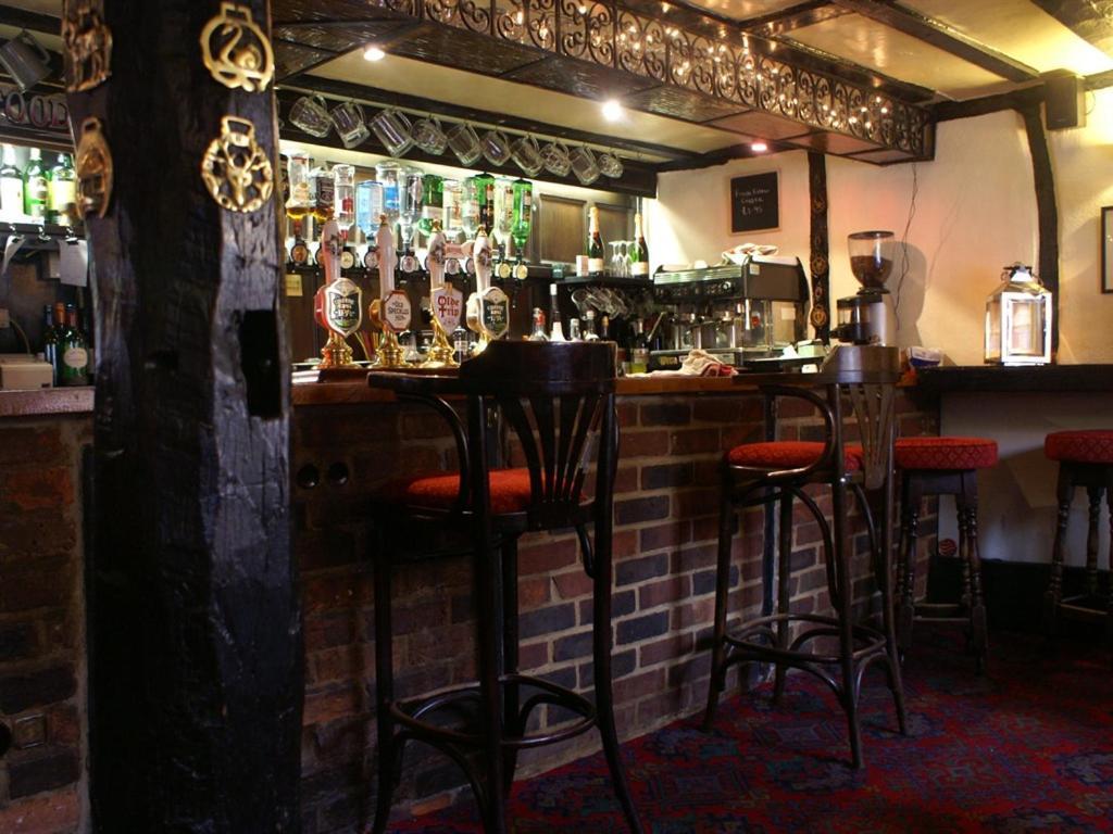 אמרשם The Saracens Head Inn מראה חיצוני תמונה