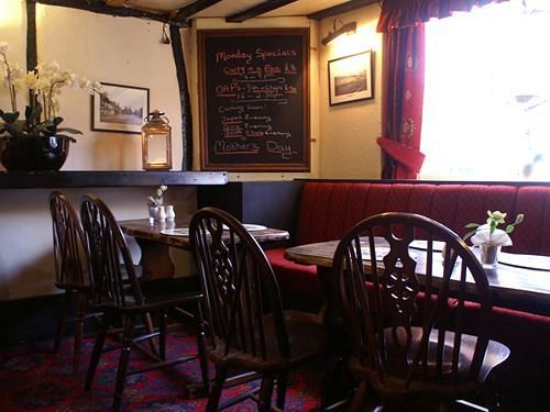 אמרשם The Saracens Head Inn מראה חיצוני תמונה